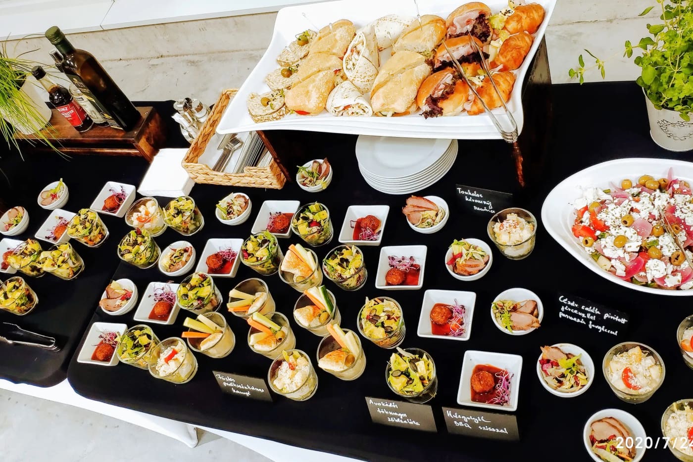 Céges szakmai rendezvény cateringje finger fooddal